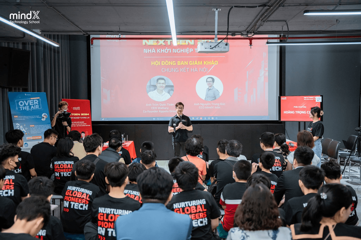 Học viên MindX trong chương trình ngoại khóa Cregen, Nextgen và Robogen.