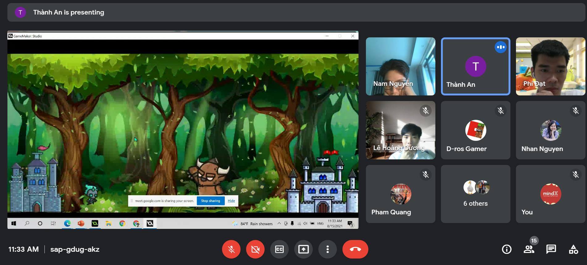 Các bạn học sinh thuyết trình game do mình làm ra trong khóa học online
