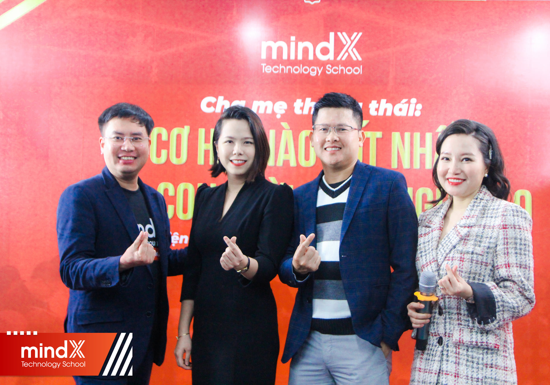 Shark Dzung chia sẻ tại sự kiện họp mặt phụ huynh của MindX
